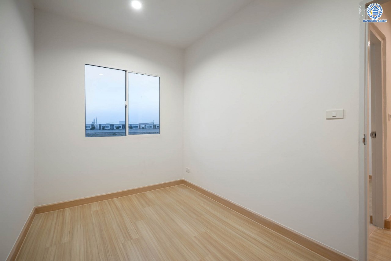 บ้านมือสองตกแต่งใหม่ โครงการ พลีโน่ รัตนาธิเบศร์-ชัยพฤกษ์ คุณภาพแบรนด์ AP ทาวน์เฮ้าส์หลังมุม เนื้อที่ 40.8 ตร.ว. ฟังก์ชัน 3 ห้องนอน 2 ห้องน้ำ 2 ที่จอดรถ ติดถนนเมน พร้อมเข้าอยู่ เชื่อมต่อหลายเส้นทาง ใกล้รถไฟฟ้าสายสีม่วง "สถานีบางพลู" และเซ็นทรัลเวสต์เกต